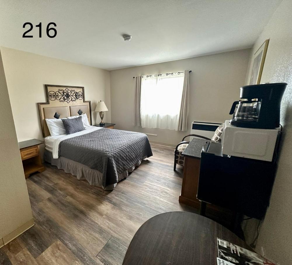 Family Room with Private Bathroom interior