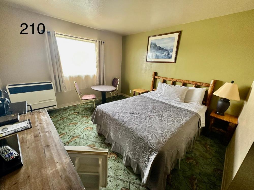 Family Room with Private Bathroom interior