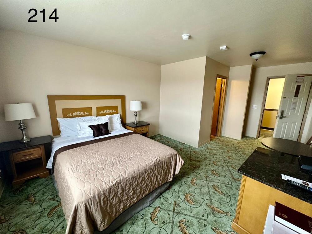 Family Room with Private Bathroom interior